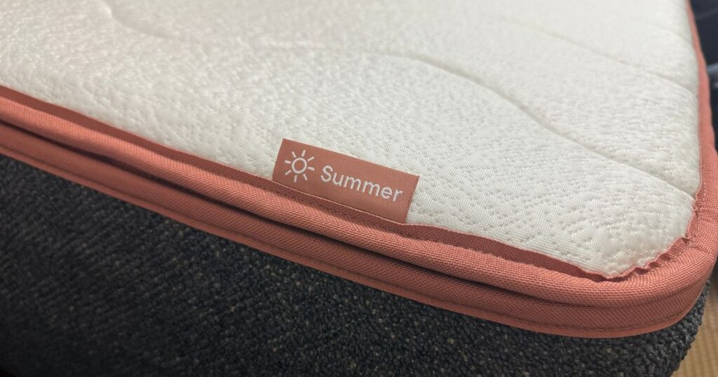 カバーも夏と冬で裏返して使える｜コアラマットレスシュプリーム